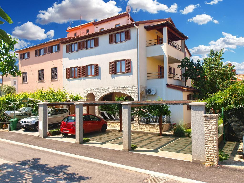 Apartments Mira 1293 Fažana Exterior foto